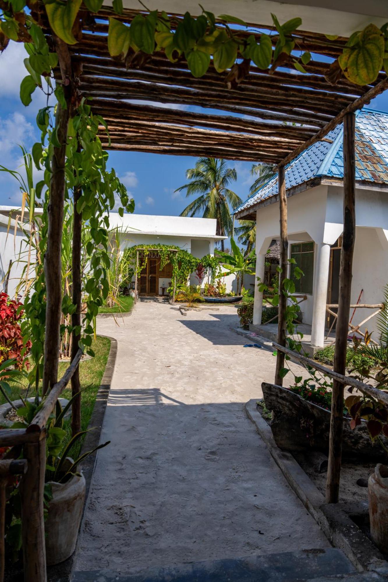 Mafia Island Bungalows Utende Екстериор снимка